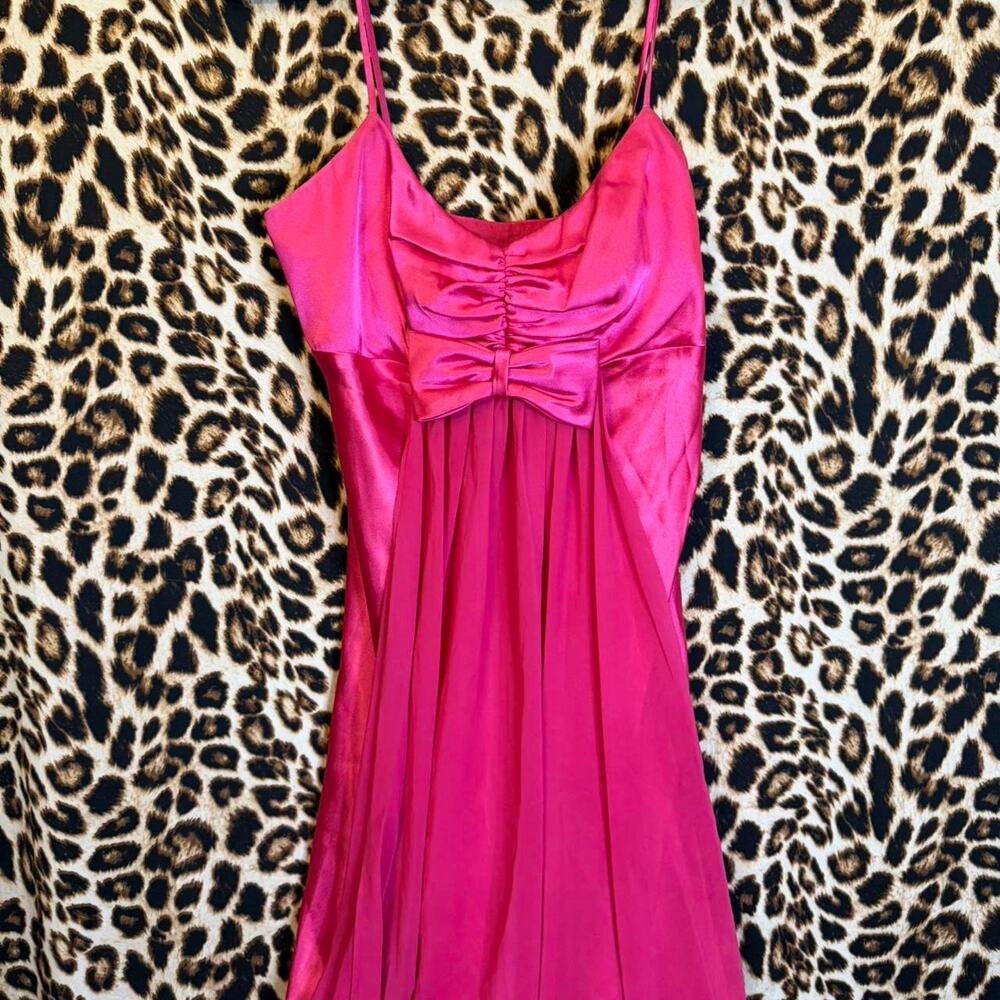 Morgan & Co. Pink bow bubble dress with non adjustable straps . Size: 3/4